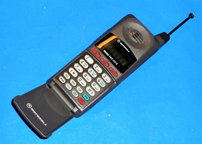 Image of a Motorola MicroTAC Lite II